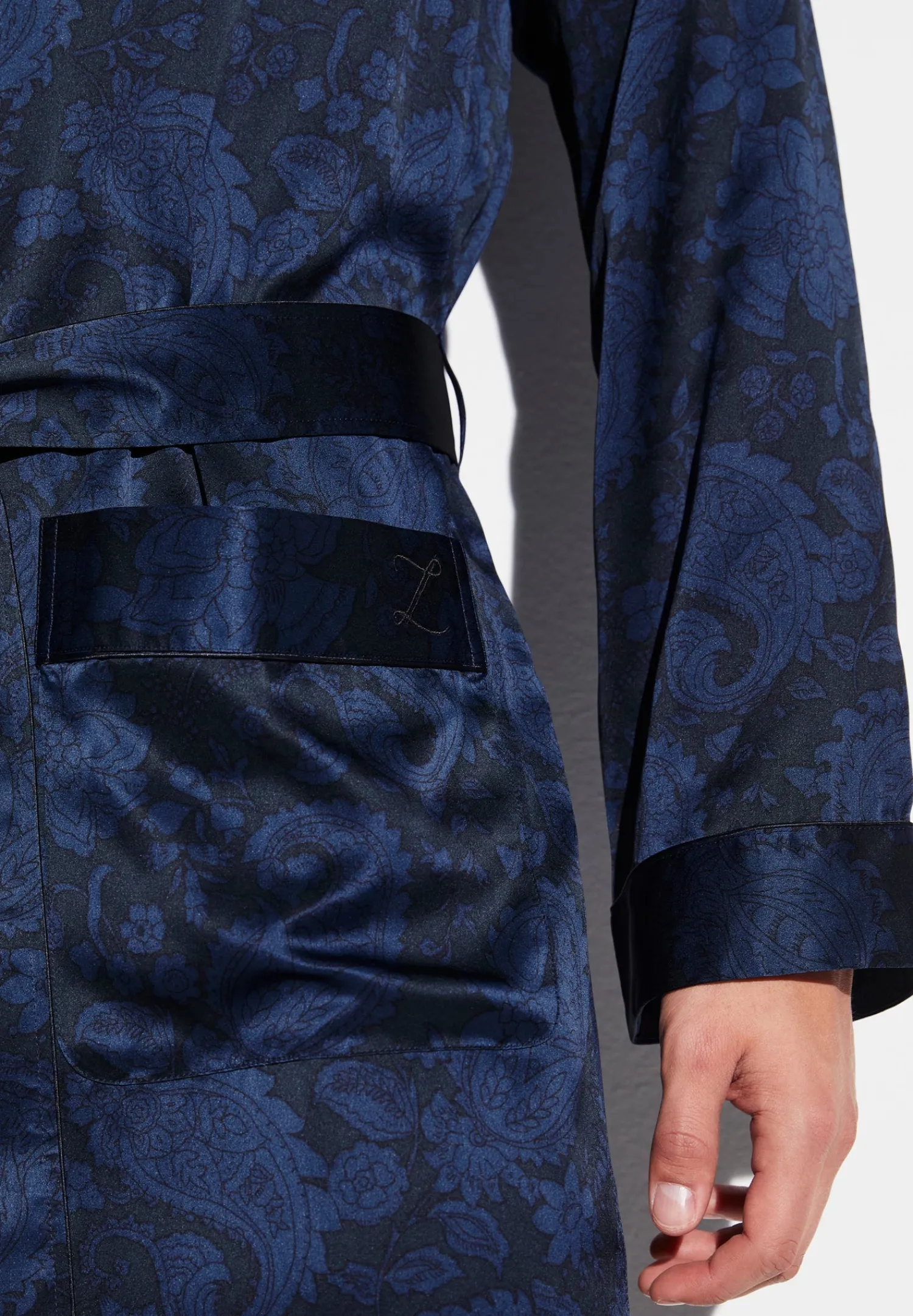 Silk Nightwear|Peignoirs-Zimmerli Silk NightwearRobe de chambre longue - paisley dark blue